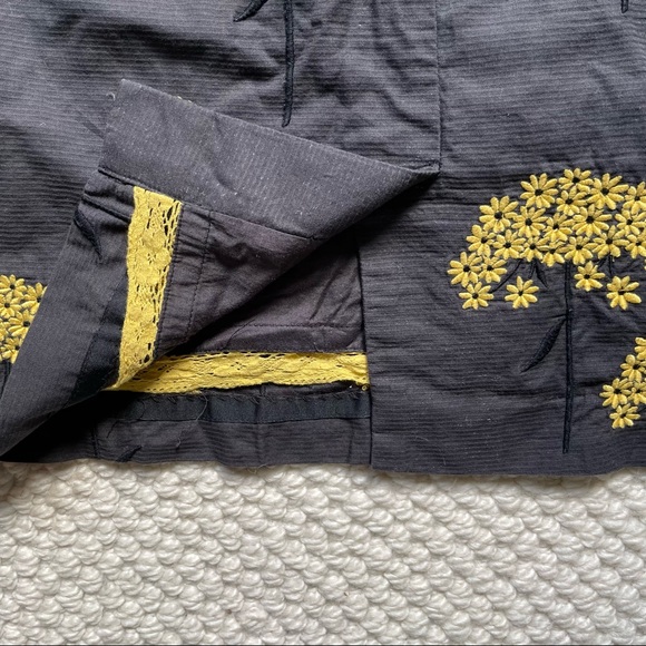 Grey cotton miniskirt with embroidered flowers - Picture 11 of 14